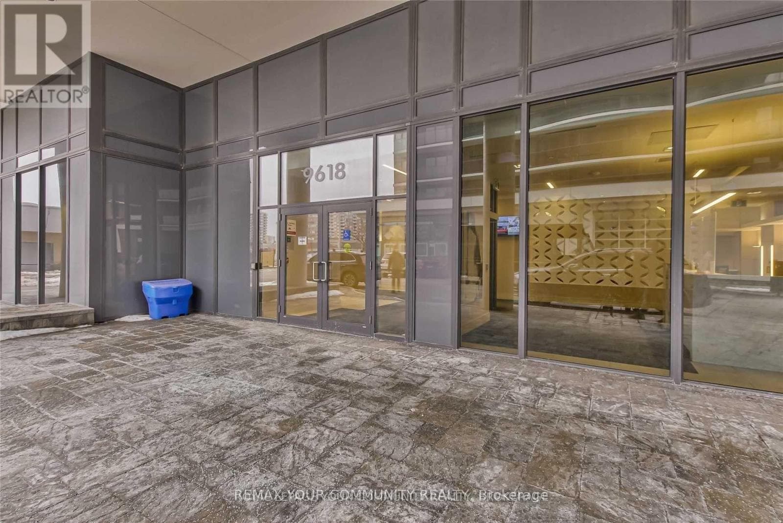 210 - 9618 YONGE STREET photo 2