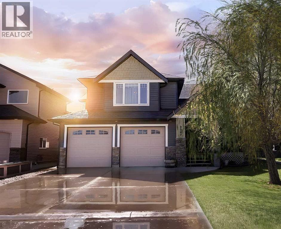 3 bed 3 bath single family at 2247 Cottonwood Drive — $635,000