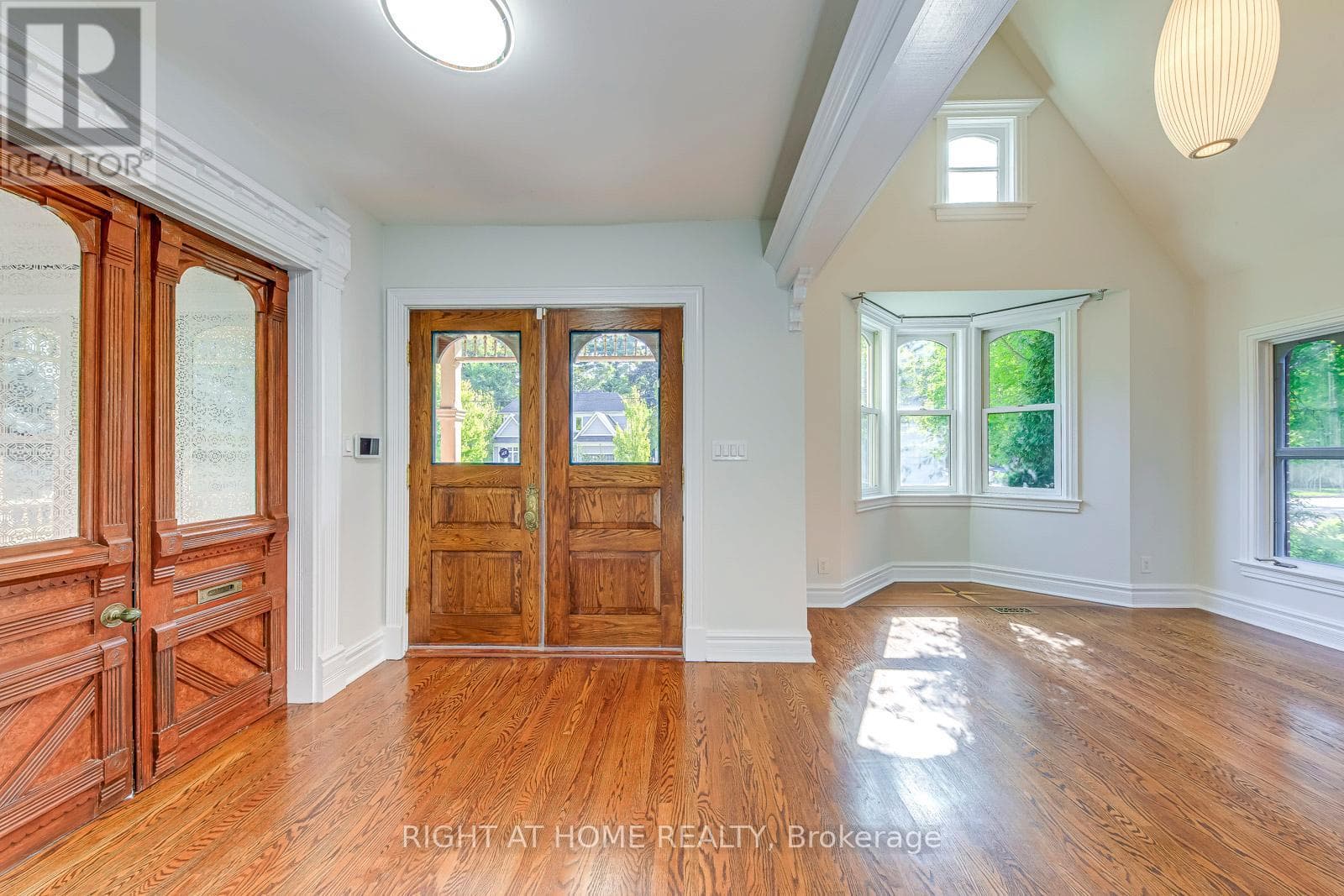 435 MAPLE AVENUE photo 4