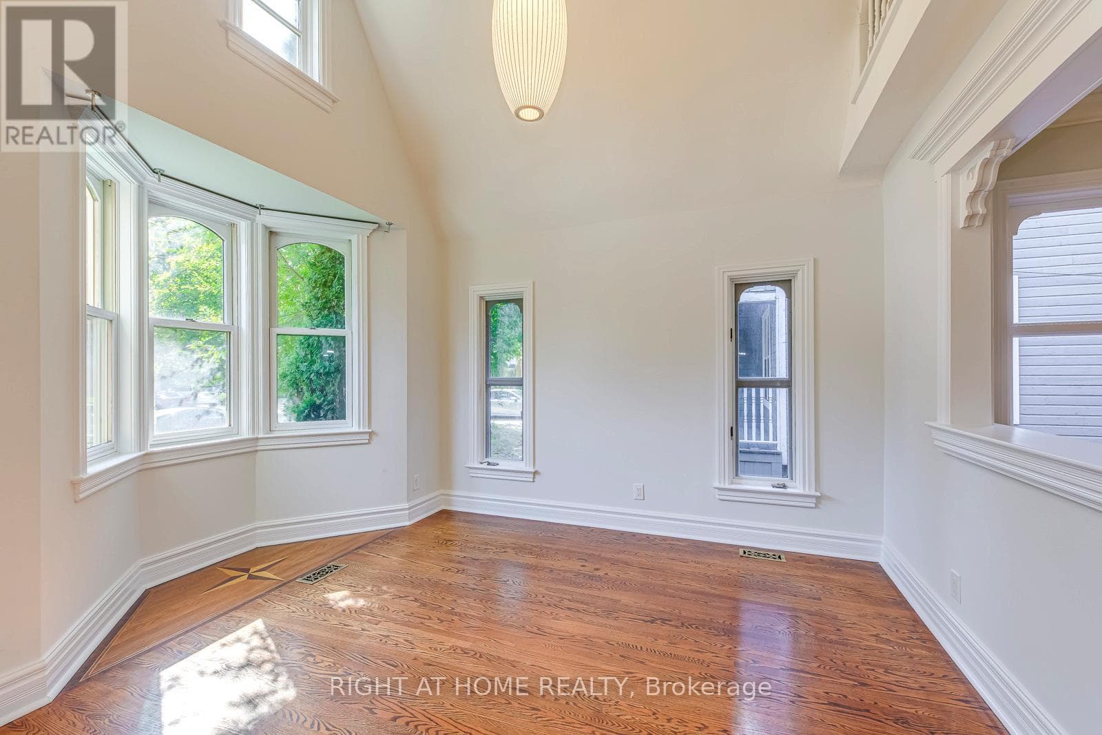 435 MAPLE AVENUE photo 5
