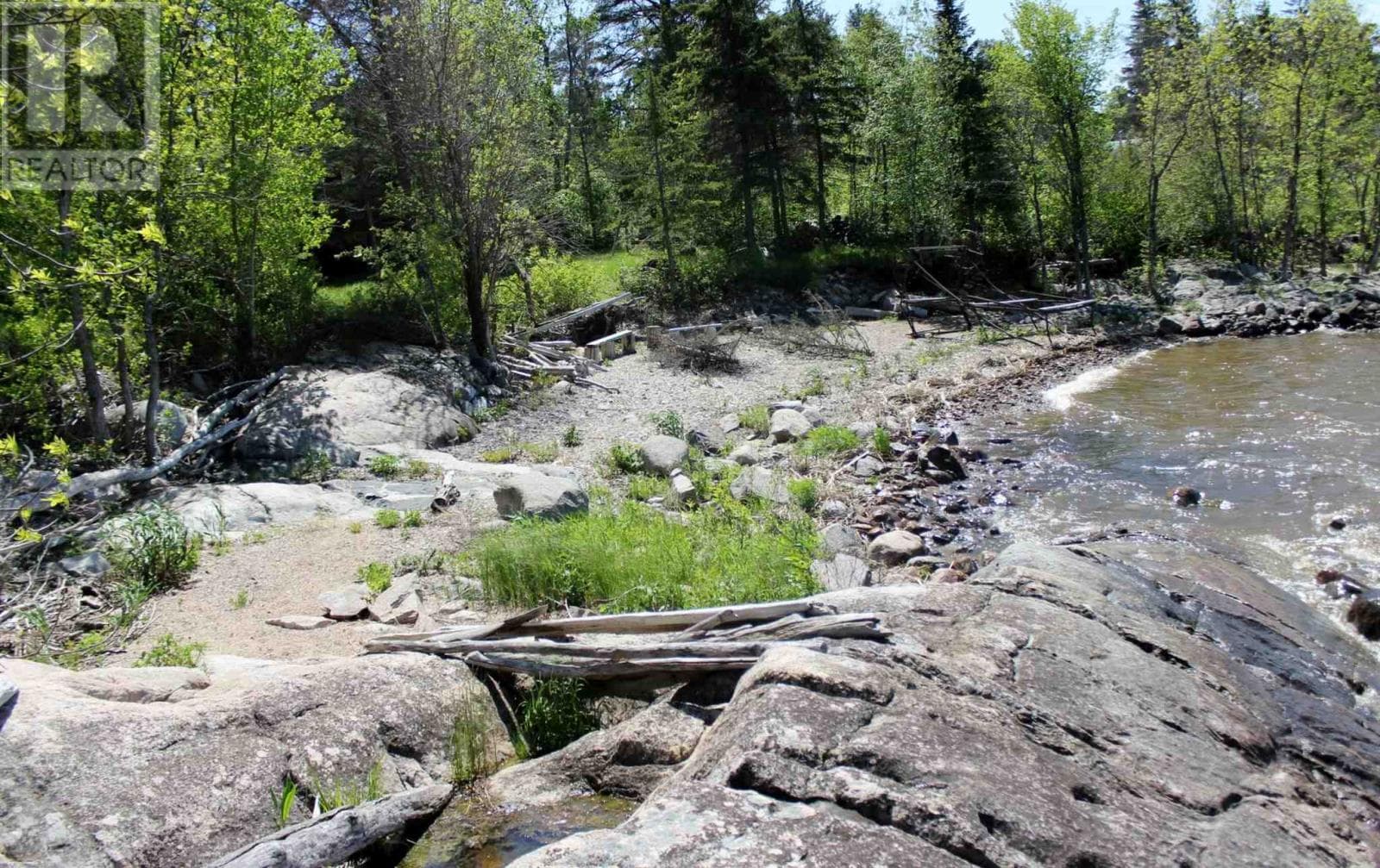 499 AKSEL RD photo 3