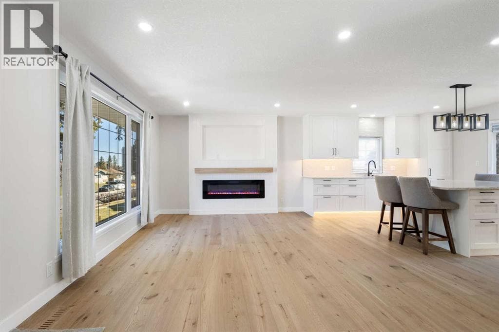 811 Seattle Drive SW photo 4