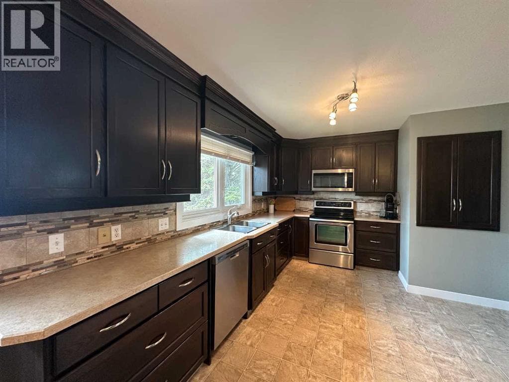 5002 57 Avenue photo 5