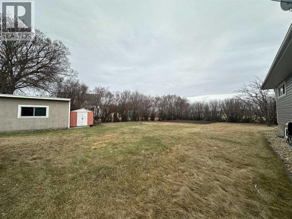 5002 57 Avenue photo 3