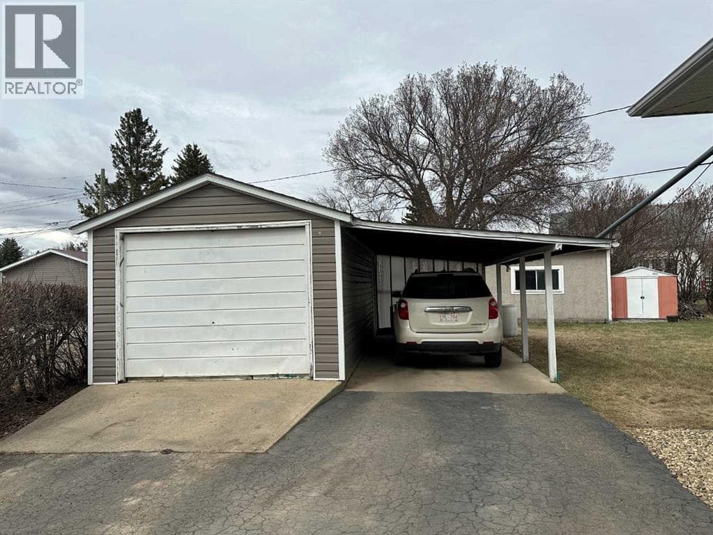5002 57 Avenue photo 2