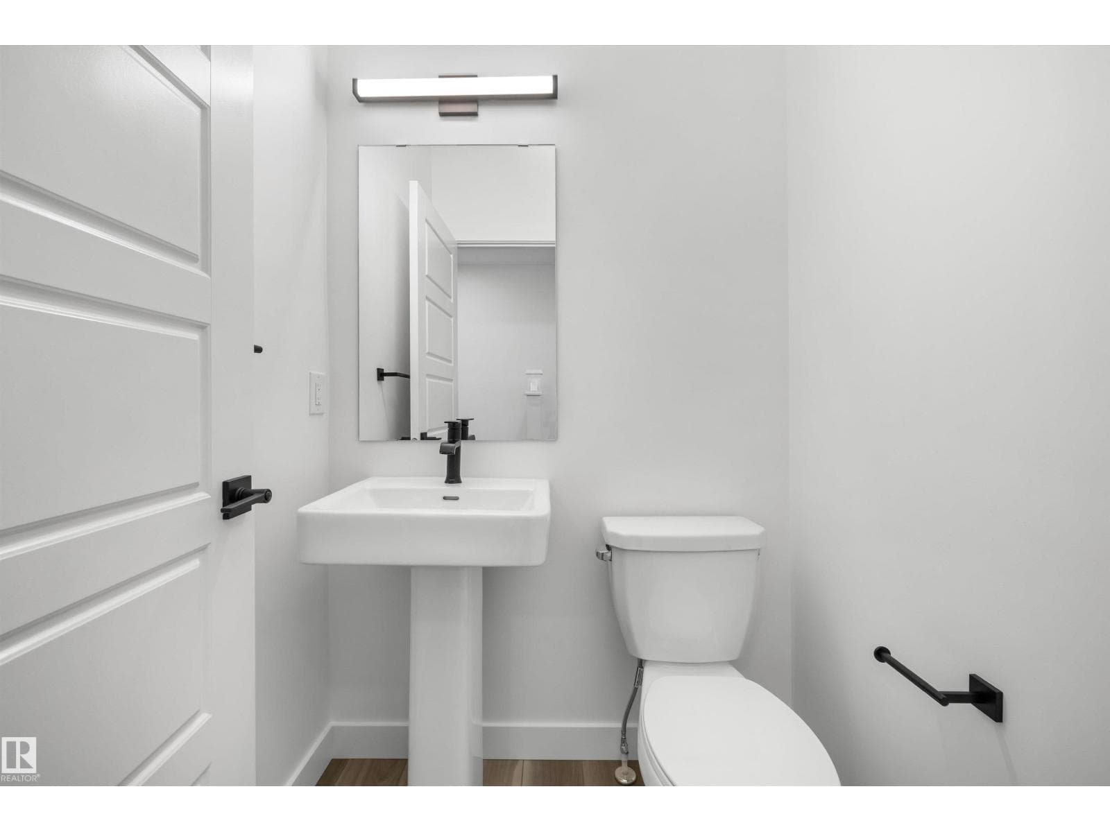 4039 207 ST NW photo 5
