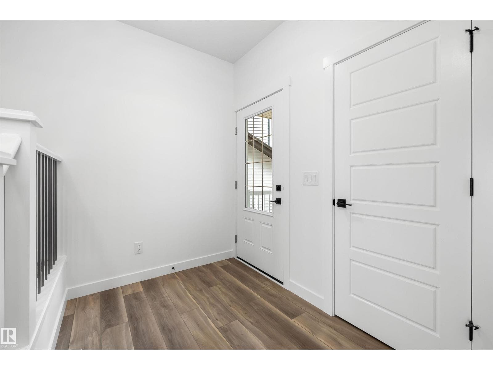 4039 207 ST NW photo 3