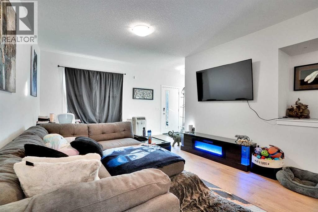 514 Wolf Willow Boulevard SE photo 5