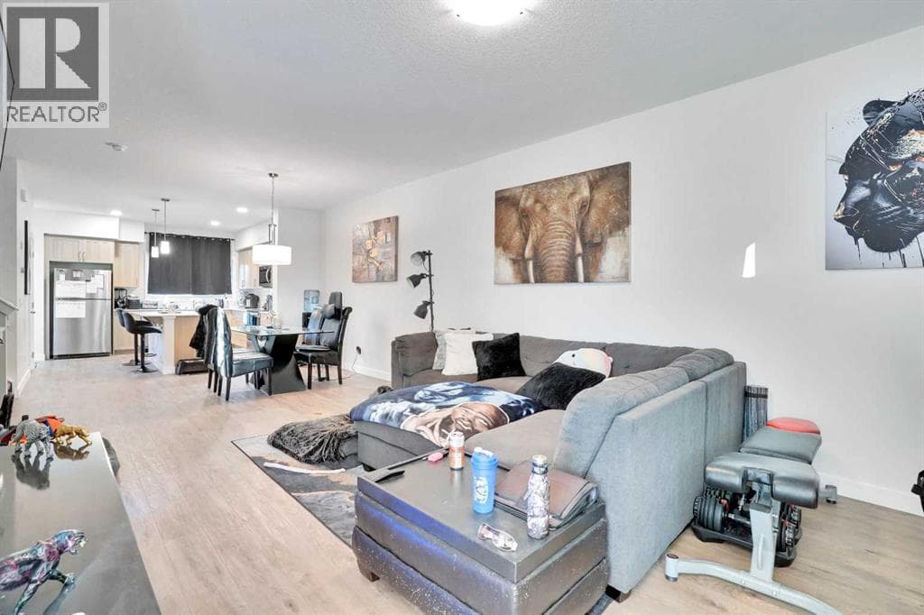 514 Wolf Willow Boulevard SE photo 4