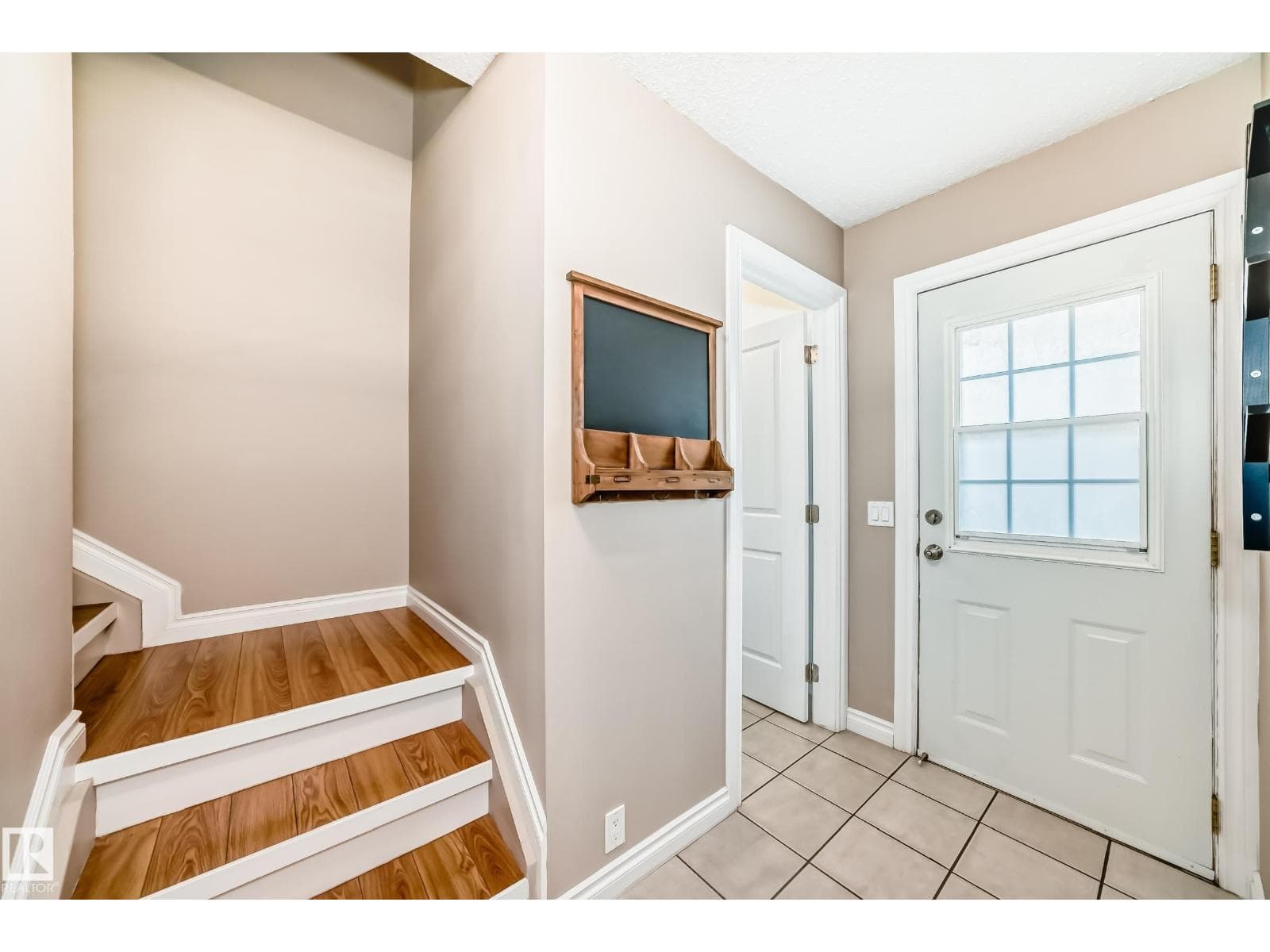 3207 139 AV NW photo 2