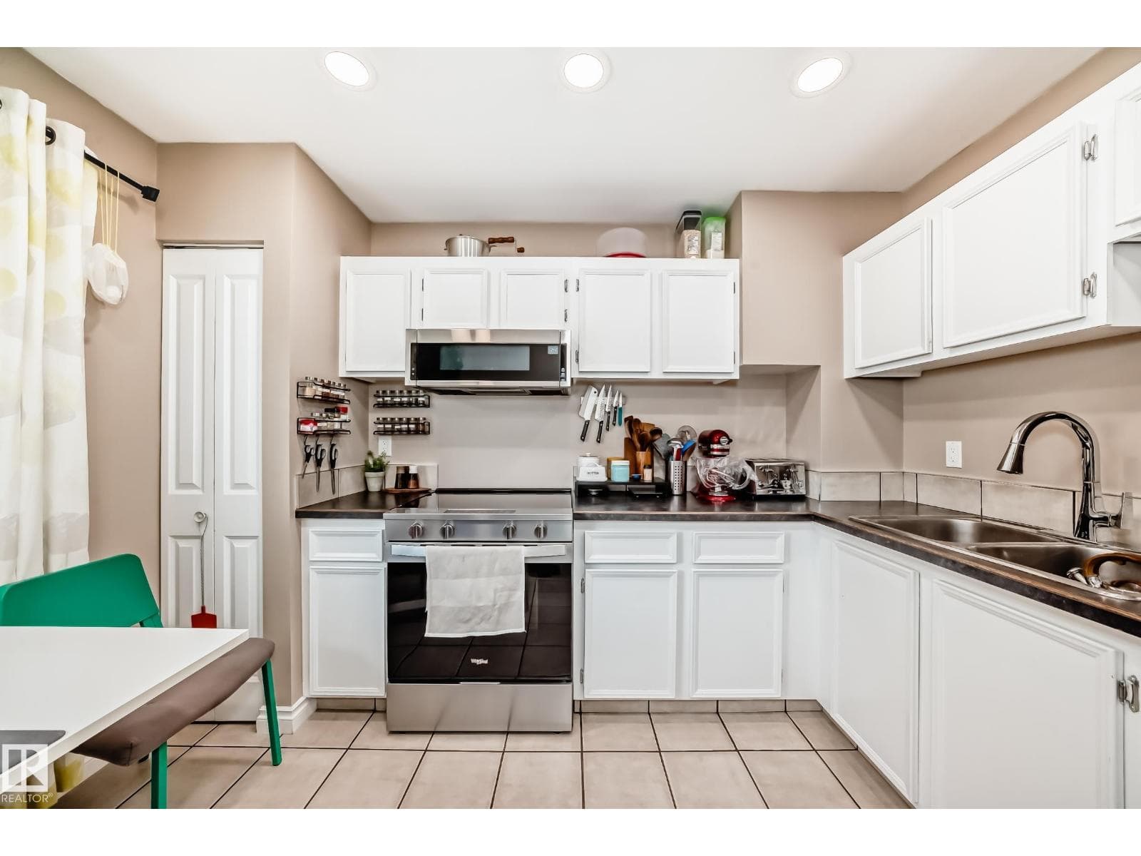 3207 139 AV NW photo 5
