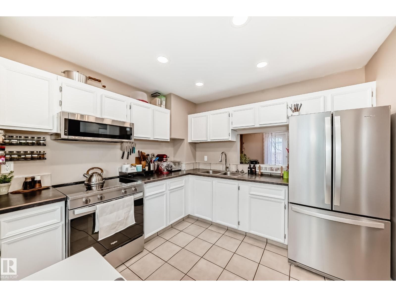 3207 139 AV NW photo 4
