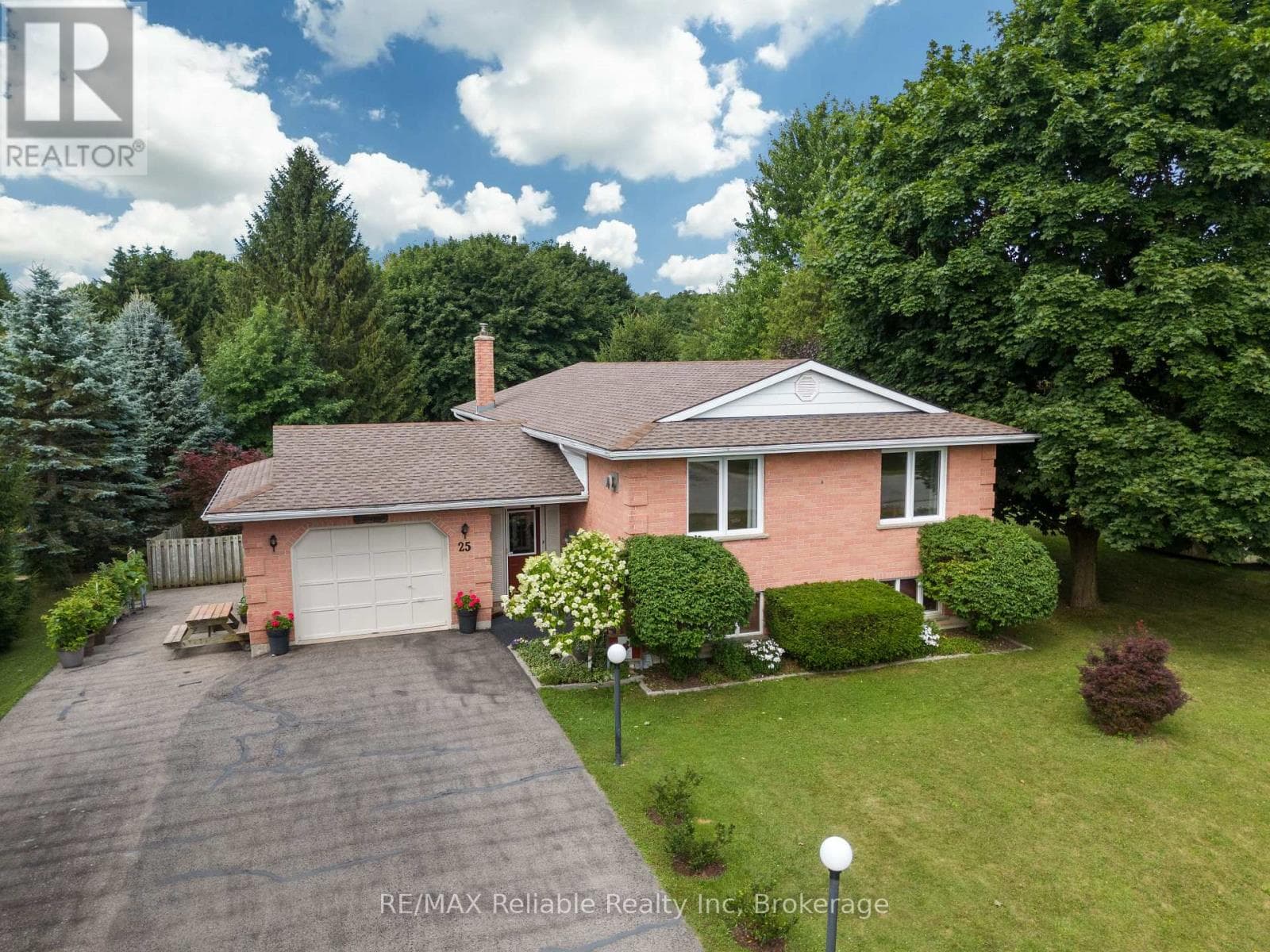 25 JORDAN DRIVE photo 2