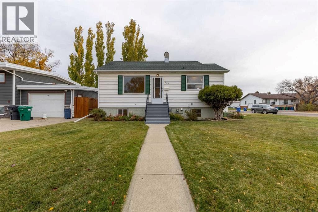 3 bed 2 bath single family at 315 Dieppe Boulevard S — $440,000
