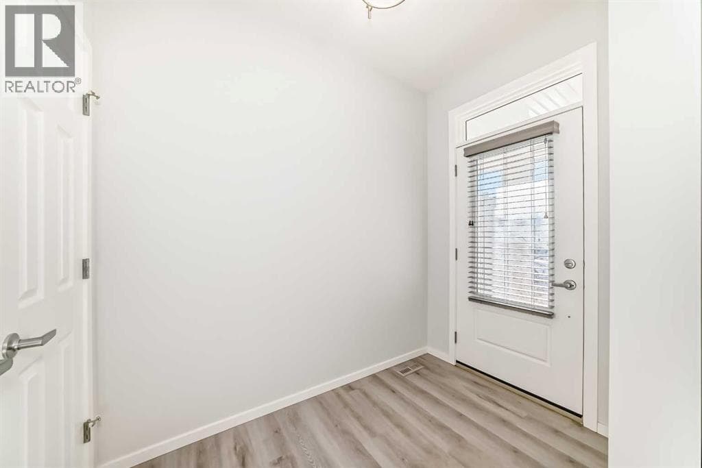 412 Yorkville Avenue SW photo 3
