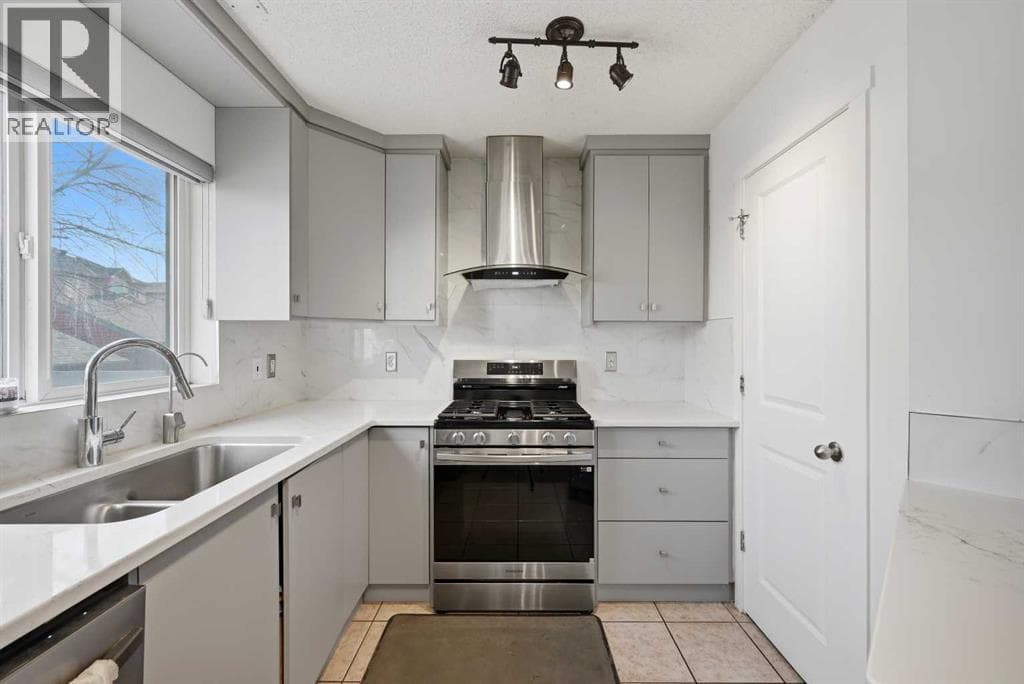 98 Panatella Hill NW photo 3