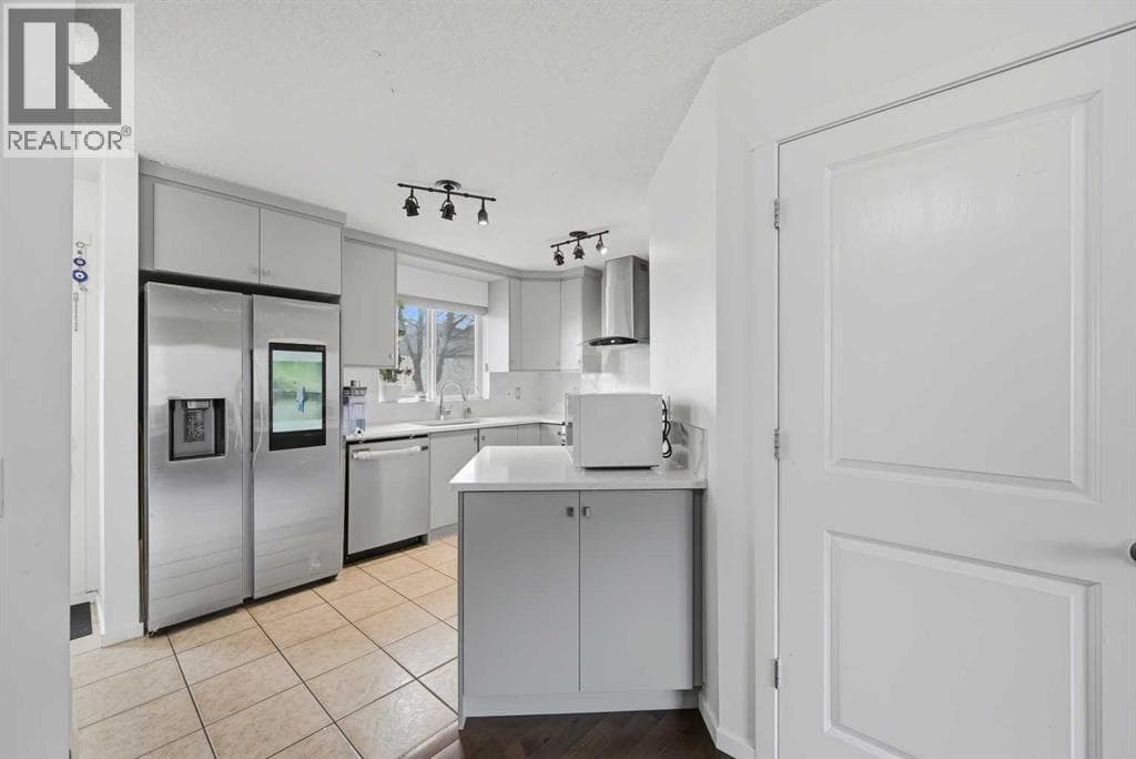 98 Panatella Hill NW photo 4