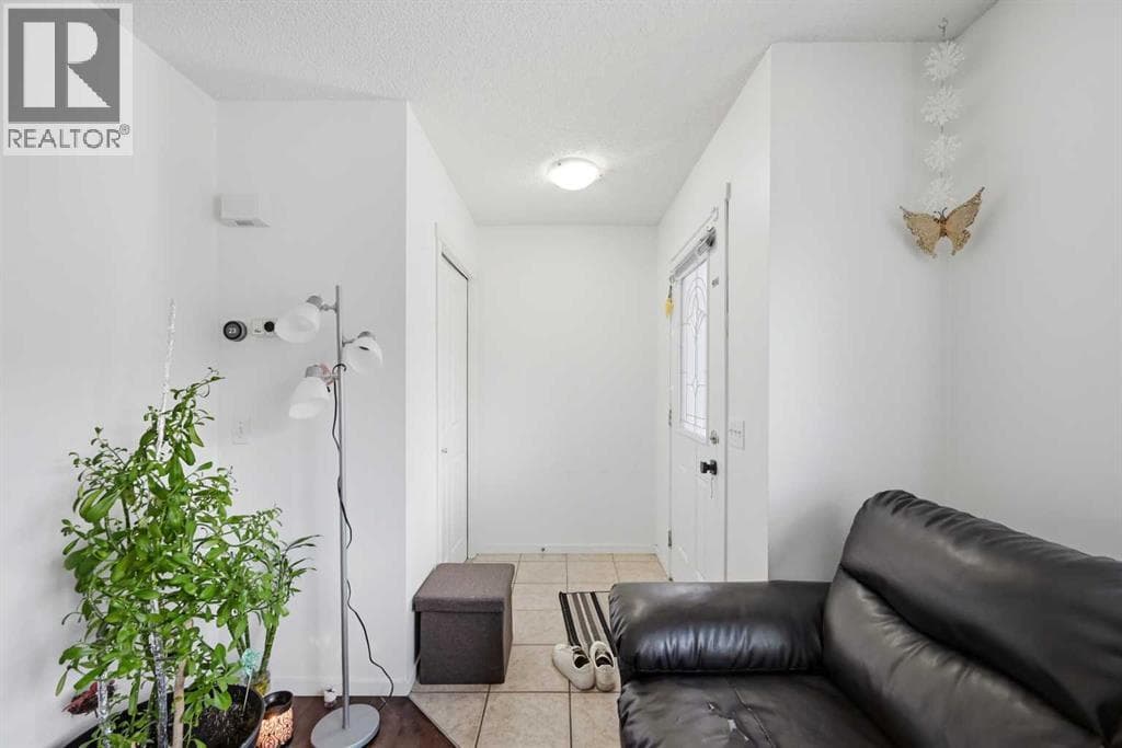 98 Panatella Hill NW photo 5