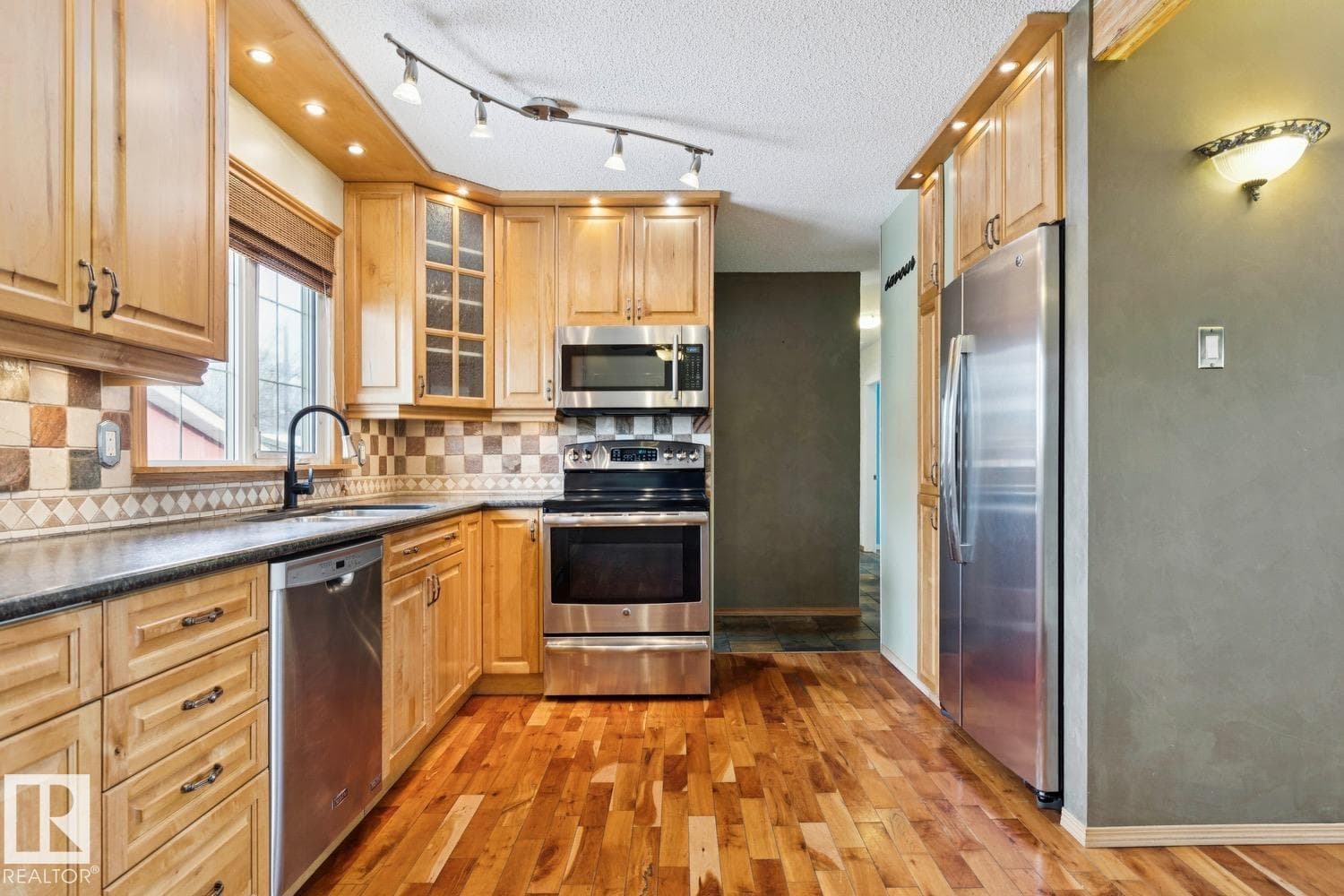 9124 167 ST NW photo 2