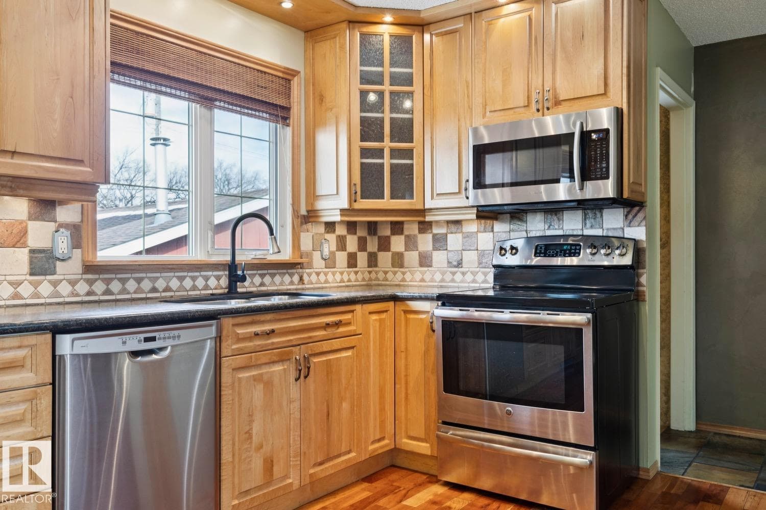 9124 167 ST NW photo 4