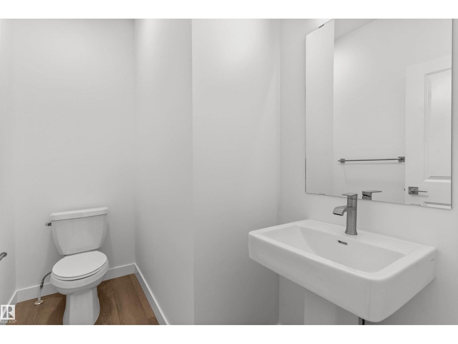 926 18 AV NW photo 5