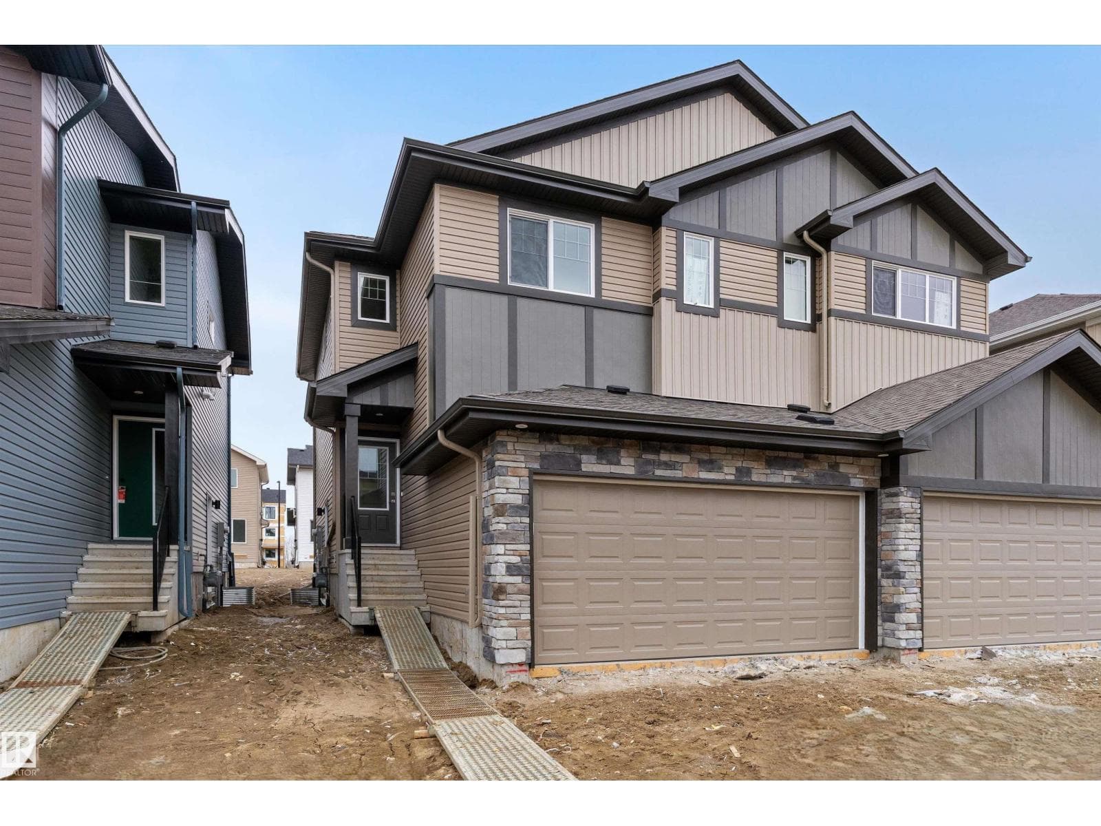 926 18 AV NW photo 2