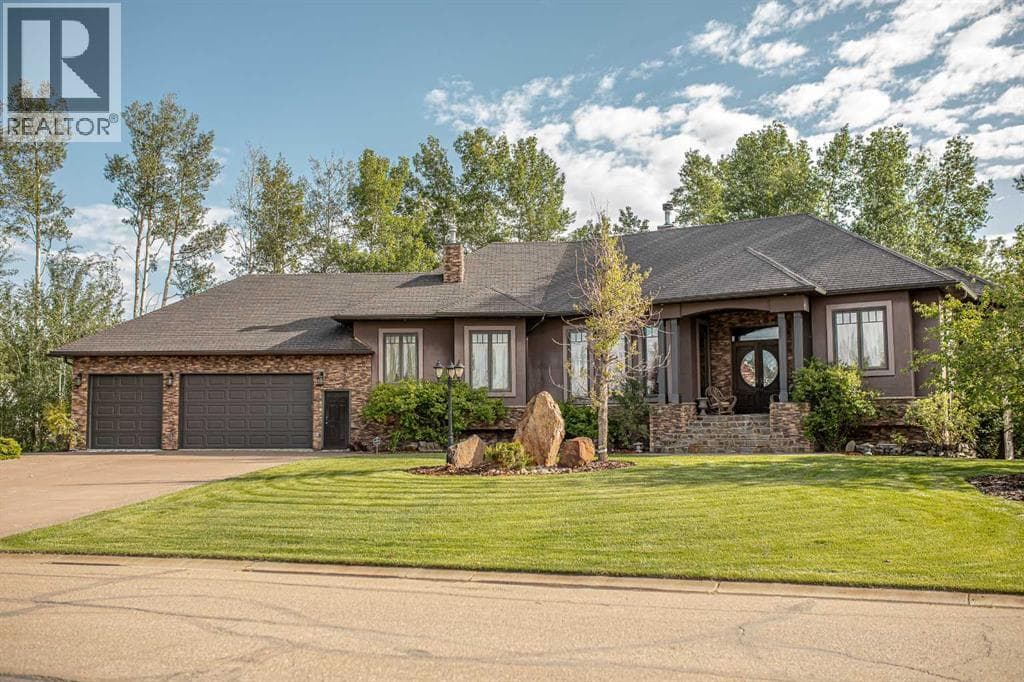 4 bed 3 bath single family at 13 Chinook Crescent — $1,090,000