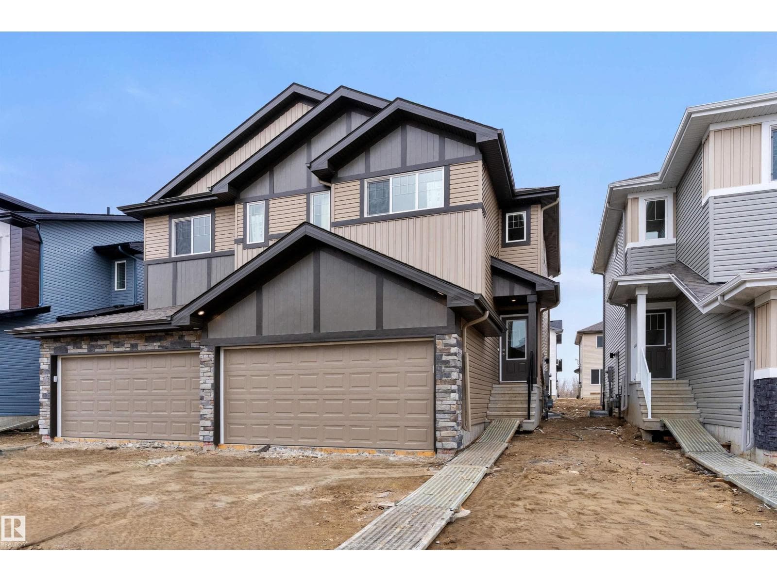 924 18 AV NW photo 2