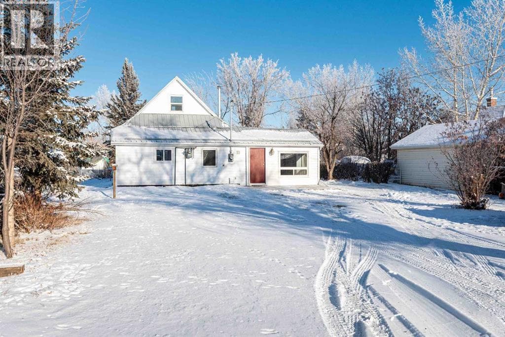205 Trochu Avenue photo 4