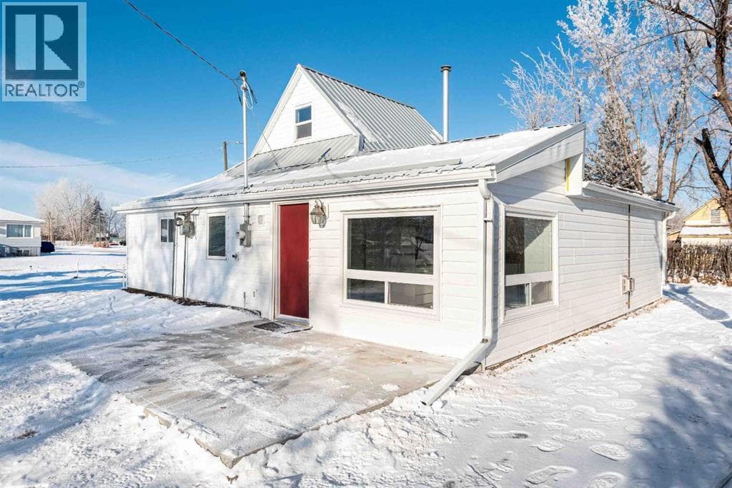 205 Trochu Avenue photo 3