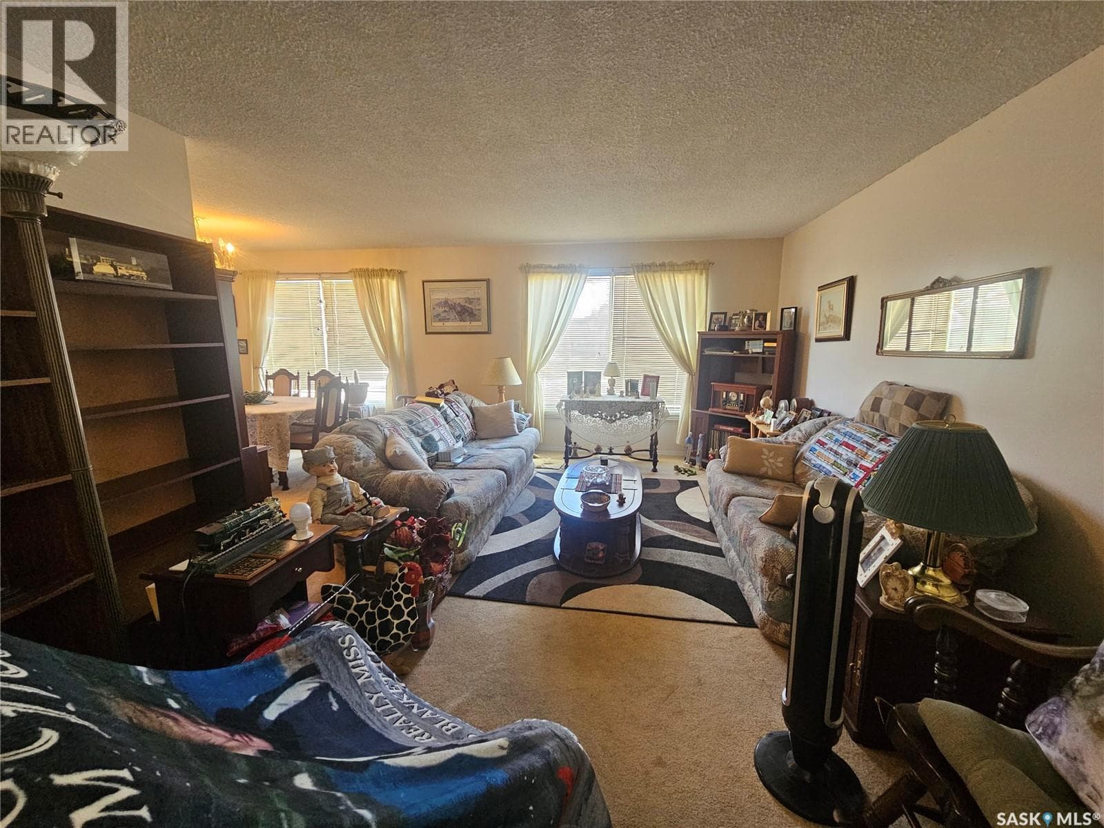 579 Poplar CRESCENT photo 2