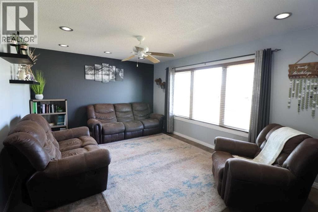 4726 57 ave photo 5