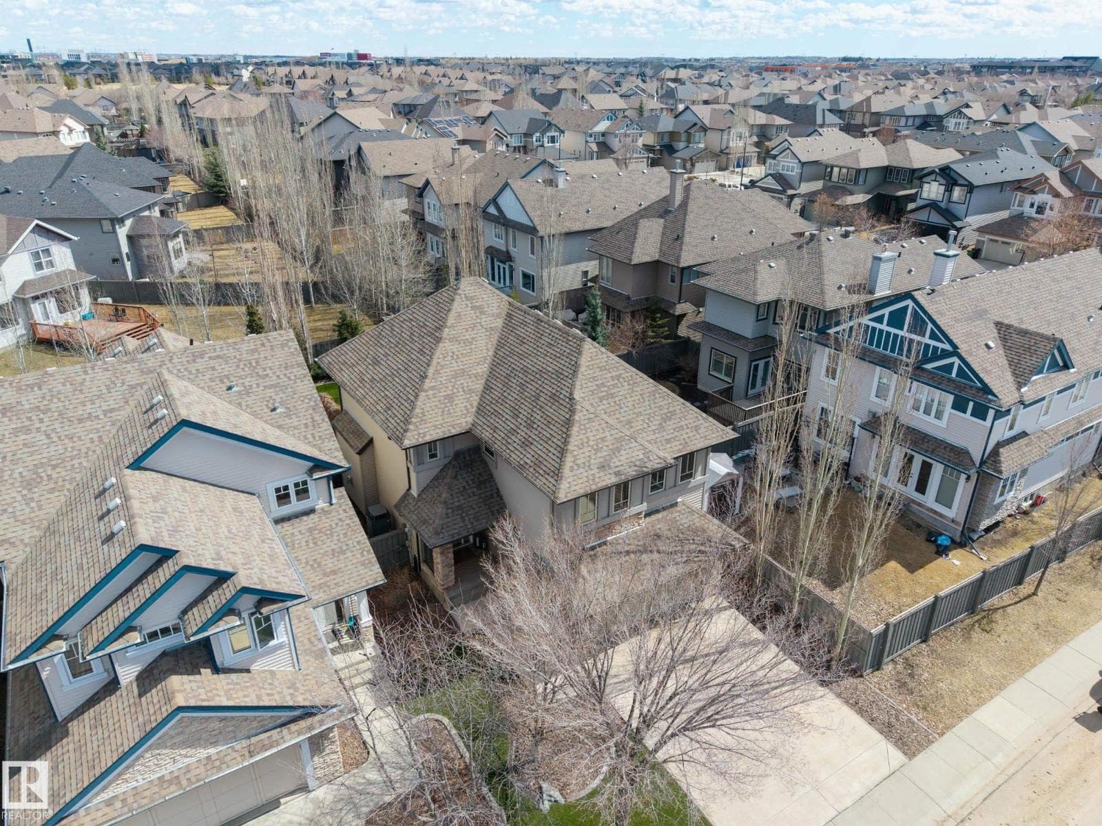 1110 ARMITAGE CR SW — photo 2