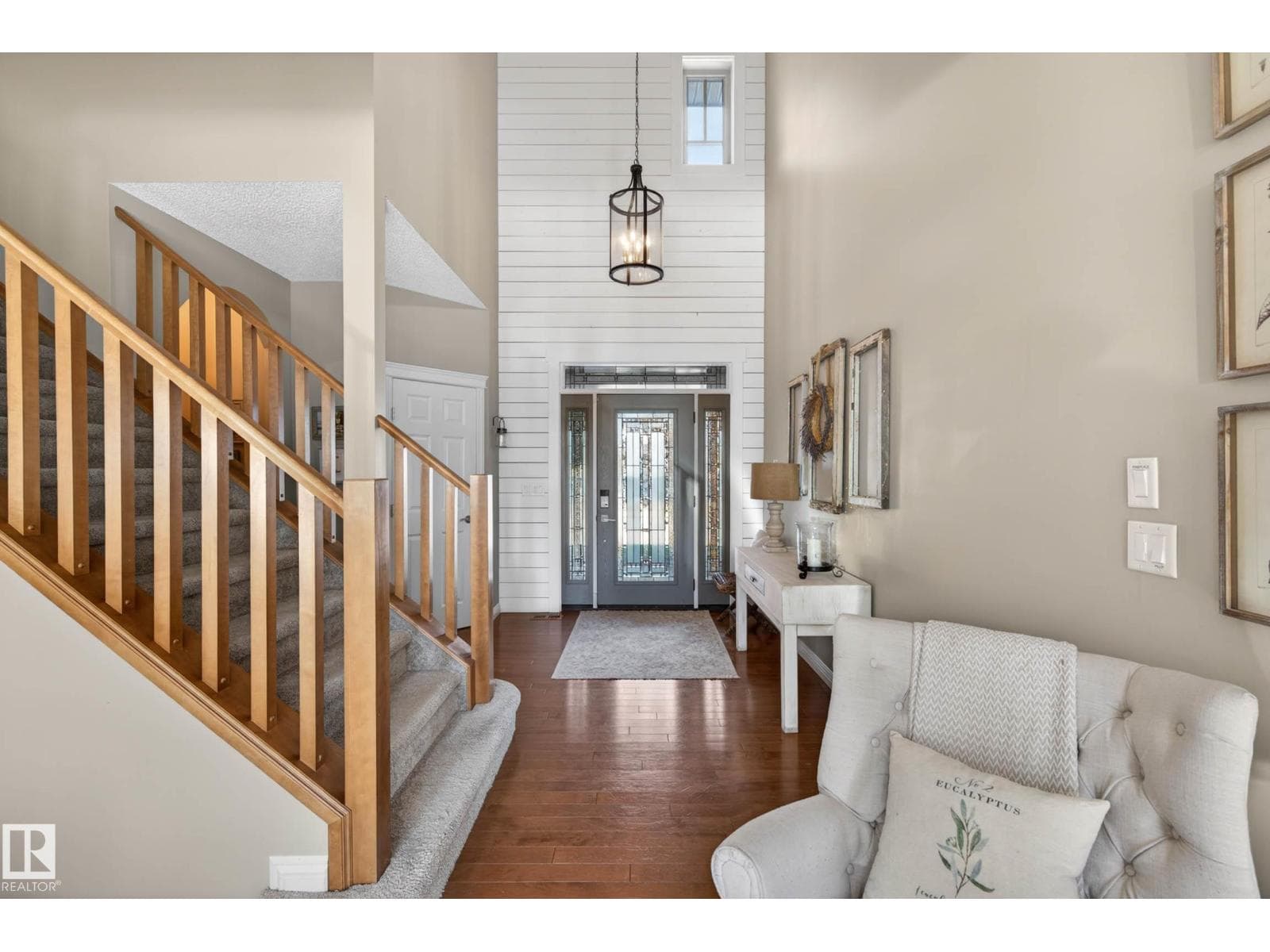 1110 ARMITAGE CR SW — photo 3