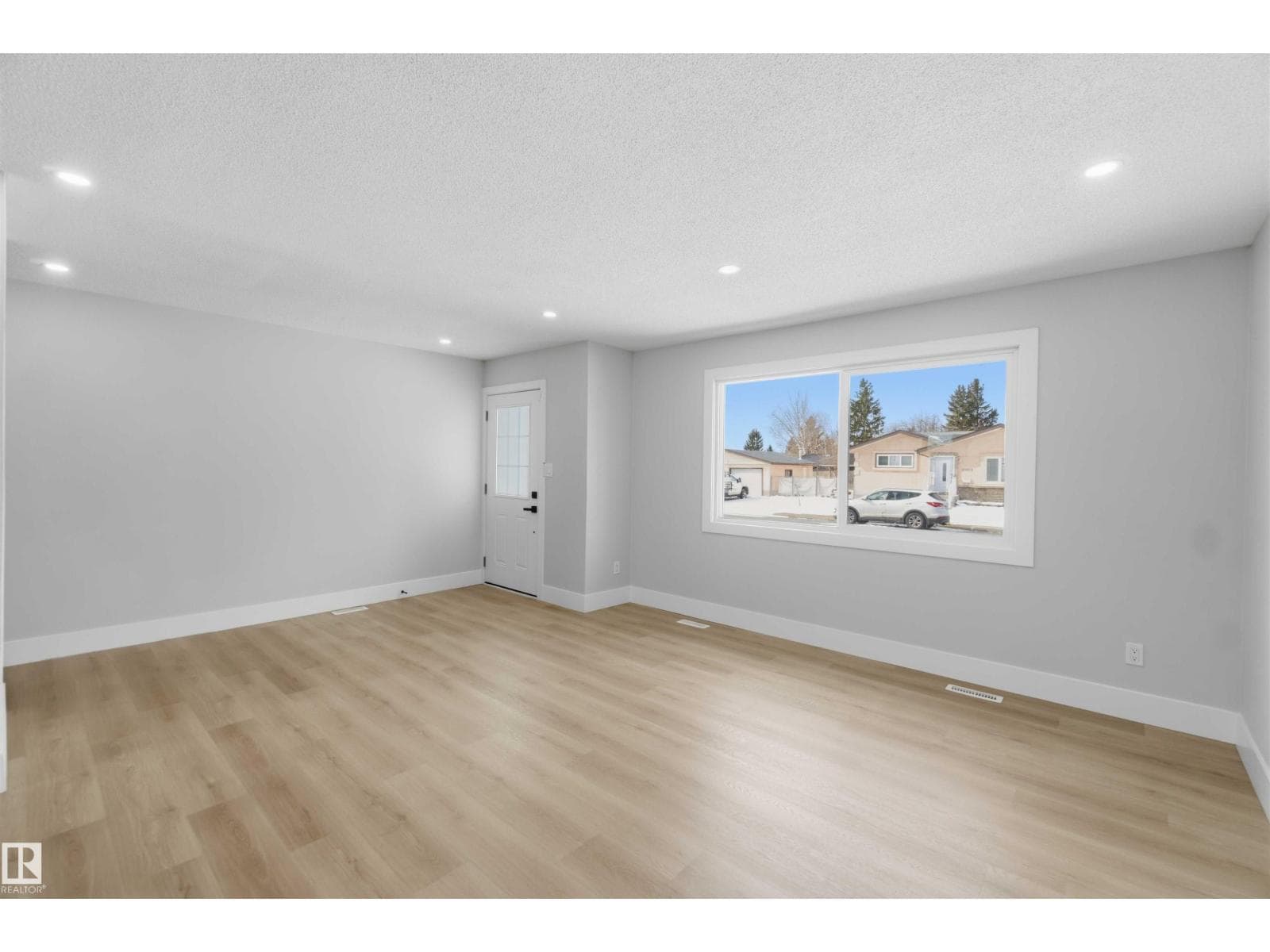15015 95 ST NW photo 4