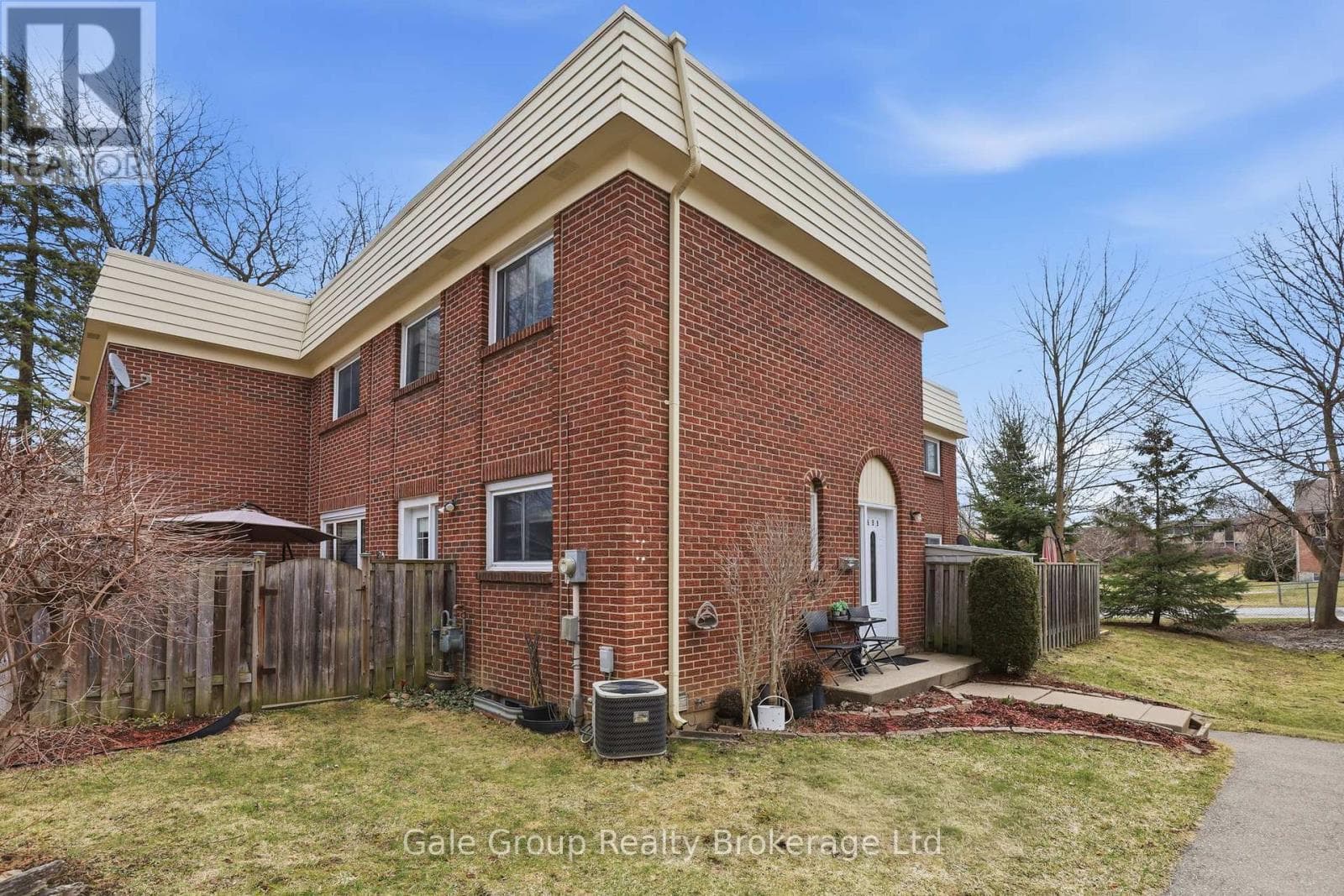 599 GAINSBOROUGH ROAD photo 4