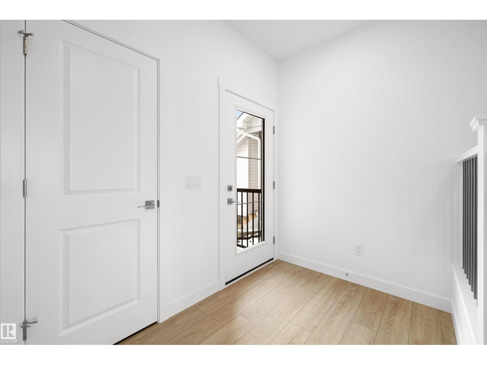 632 176 AV NE photo 3