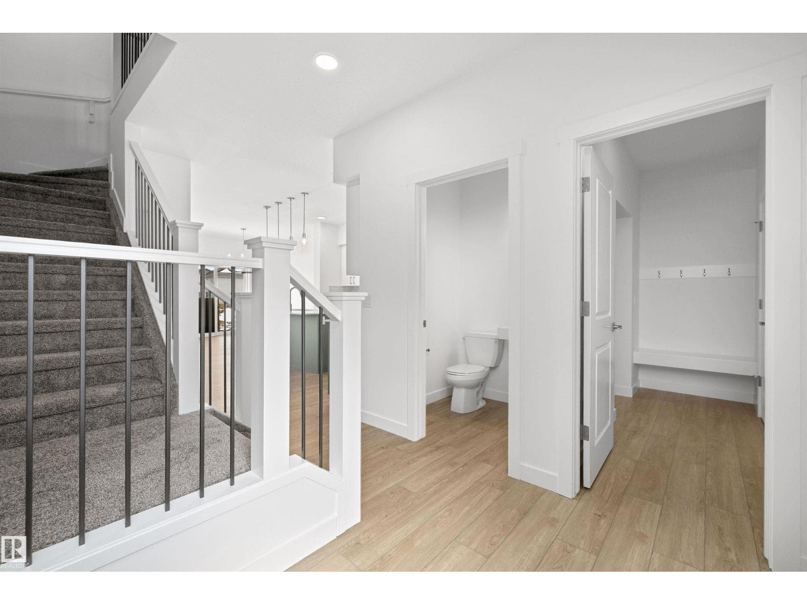 632 176 AV NE photo 4