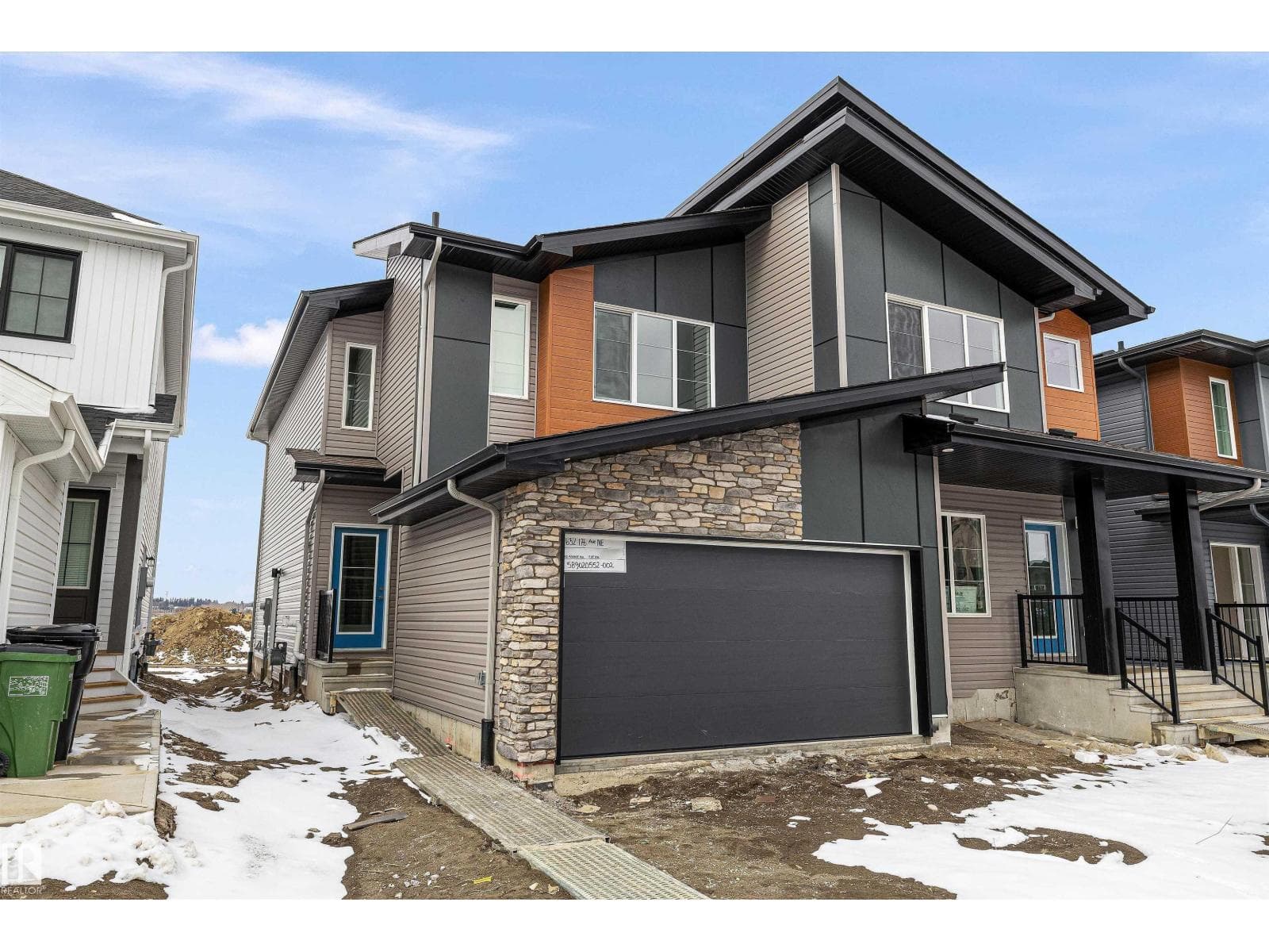 632 176 AV NE photo 2