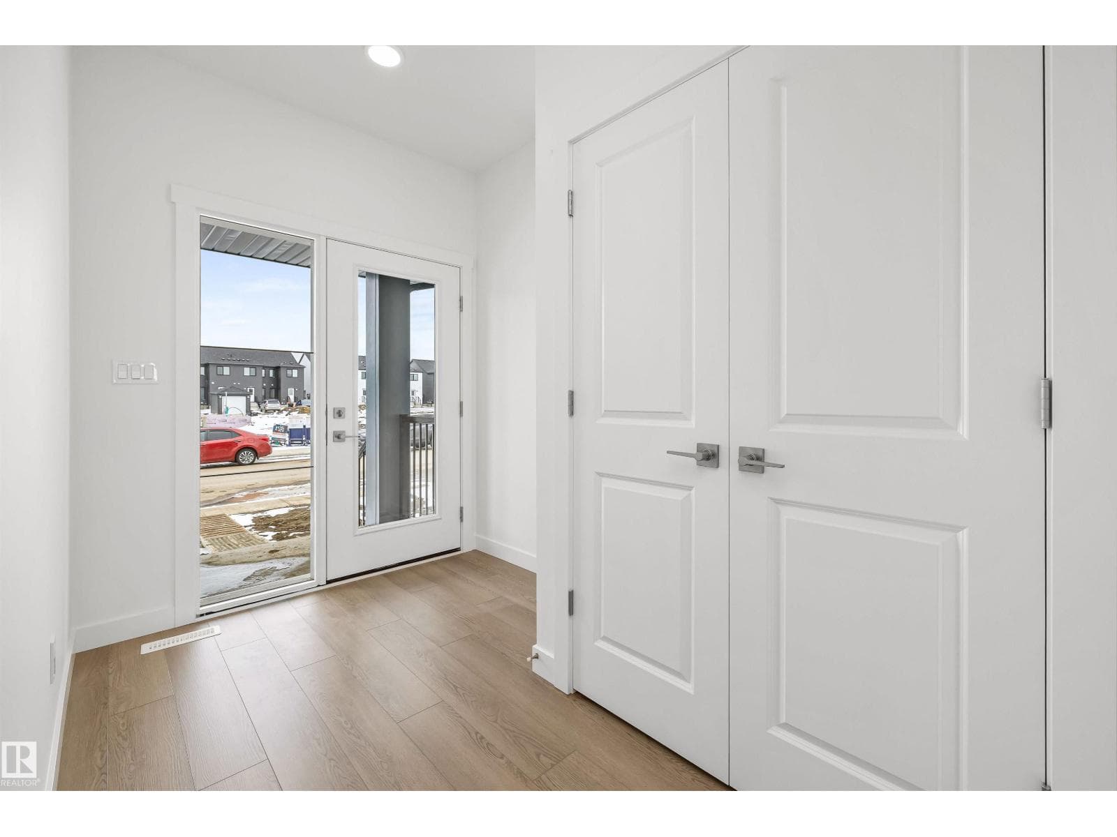 620 176 AV NE photo 3
