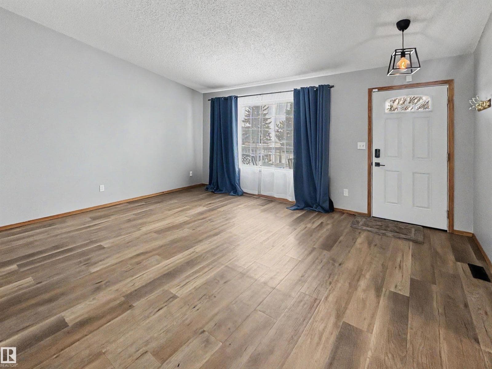 3803 40 AV photo 2