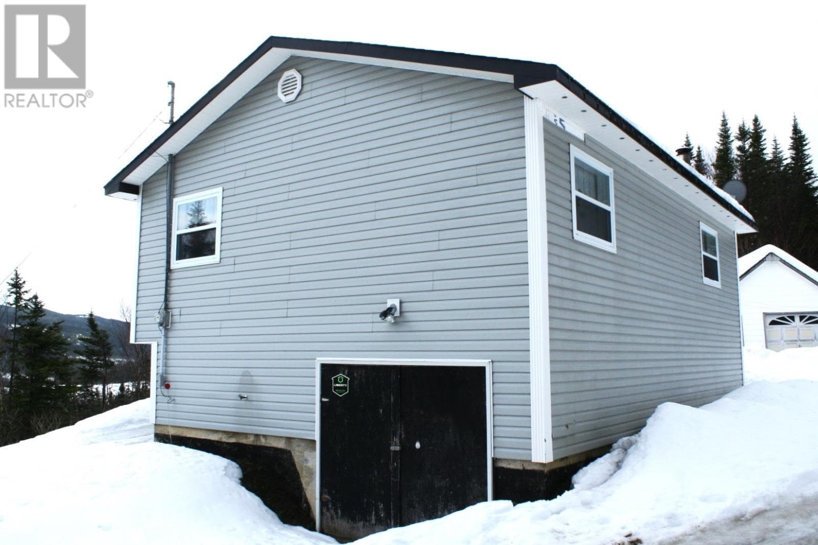 172 Hillview Drive photo 2