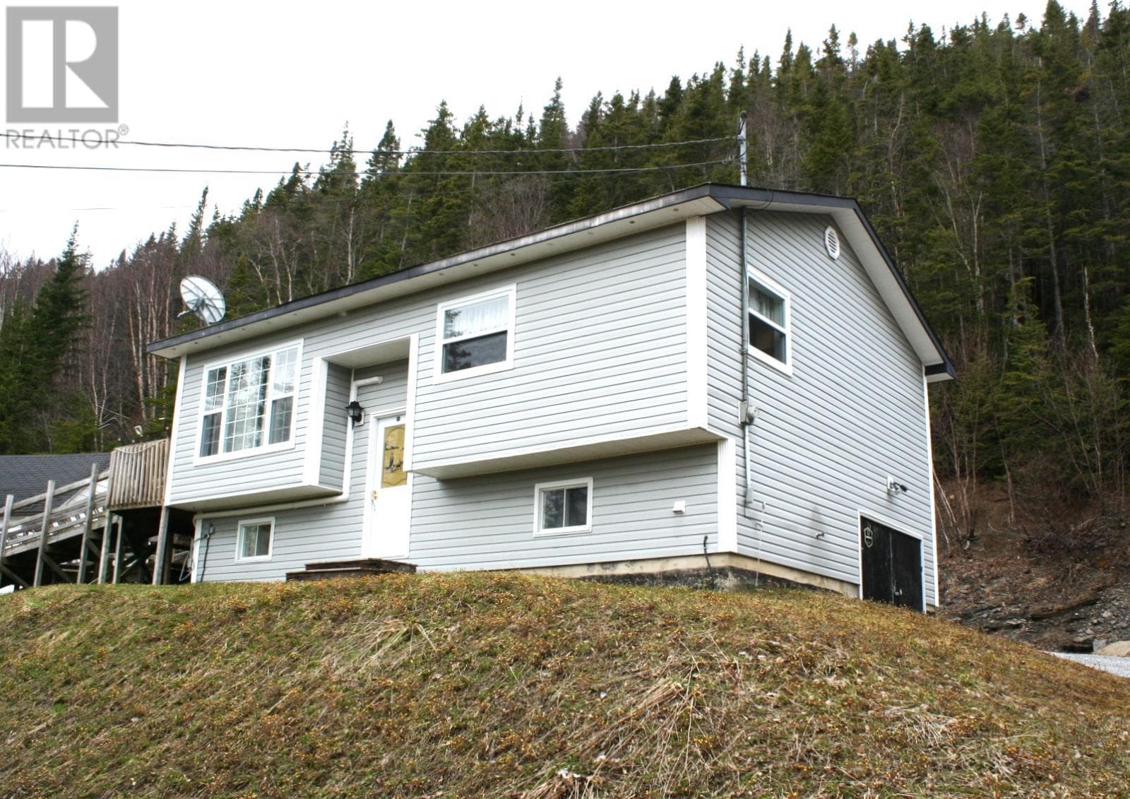 172 Hillview Drive photo 3