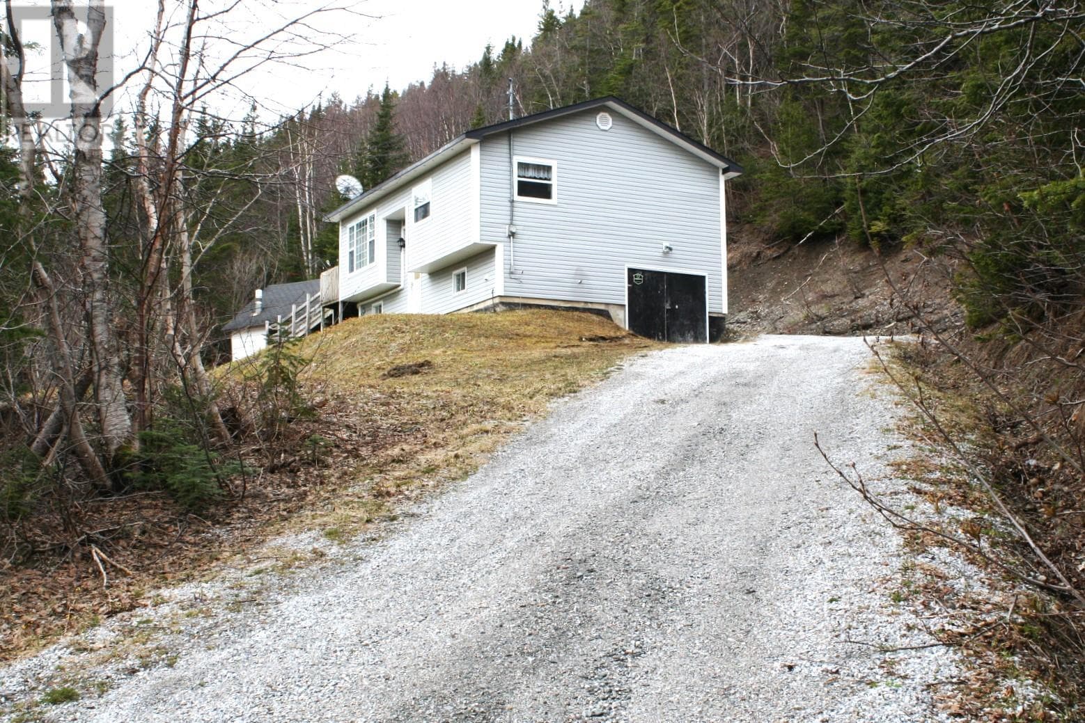 172 Hillview Drive photo 5