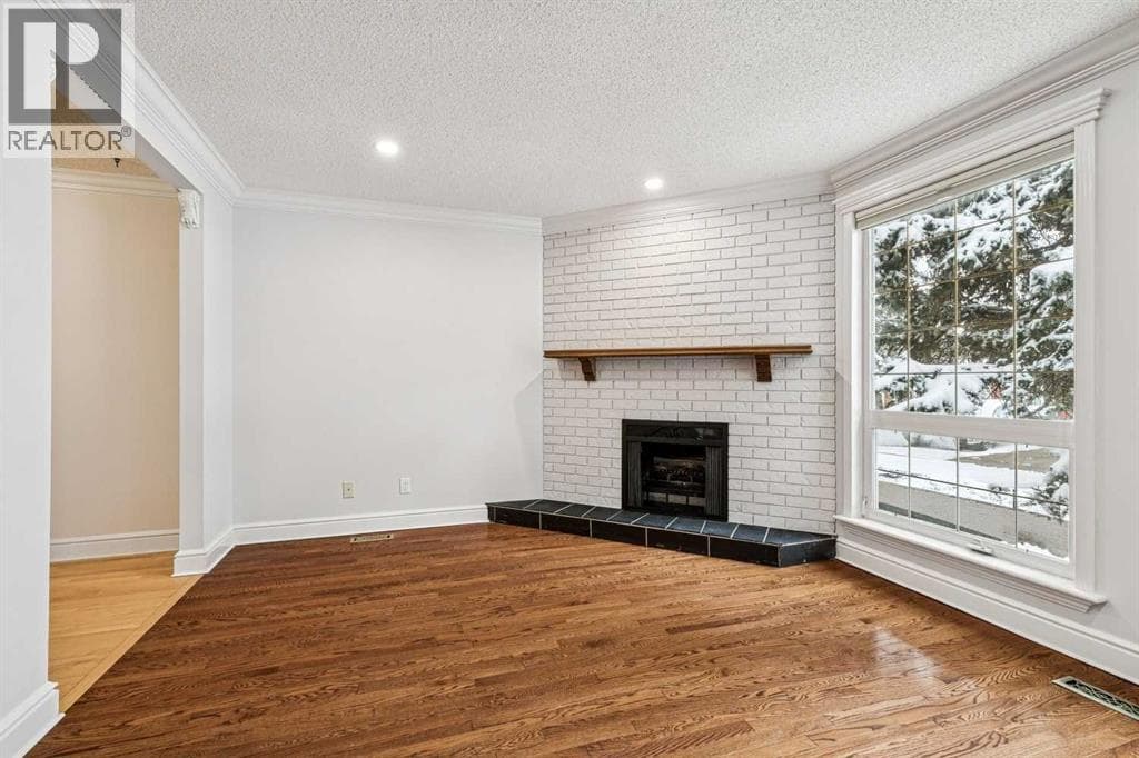 131 Woodglen Way SW photo 4