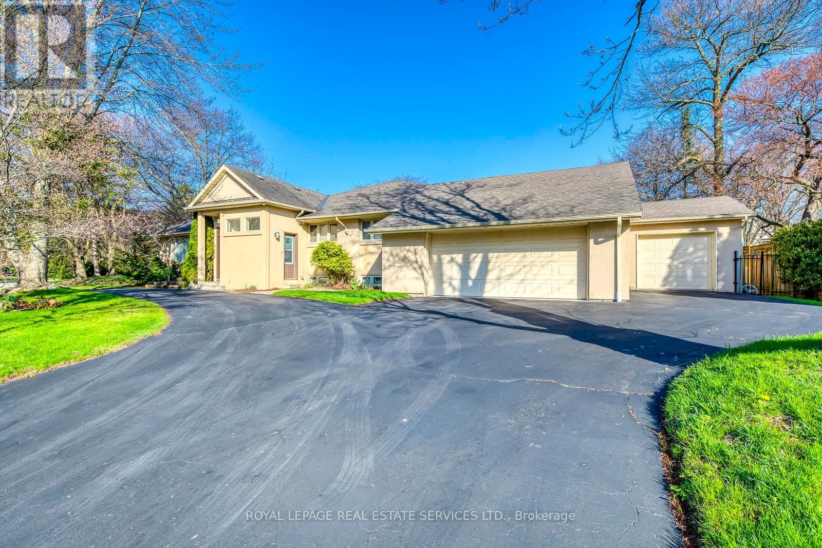 1327 SEDGEWICK CRESCENT photo 2