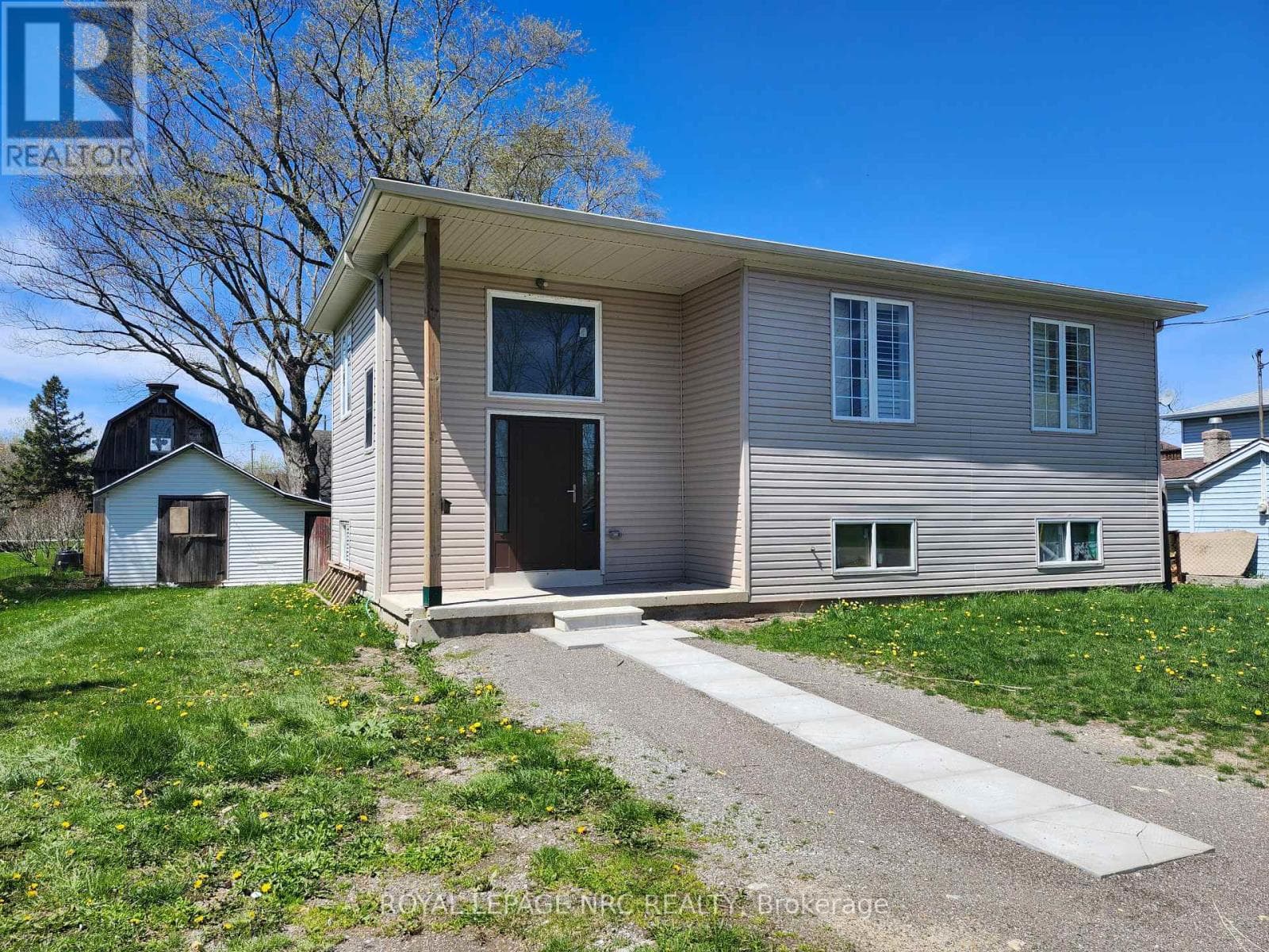 3 bed 3 bath single family at 220 PORT COLBORNE DRIVE — $499,900