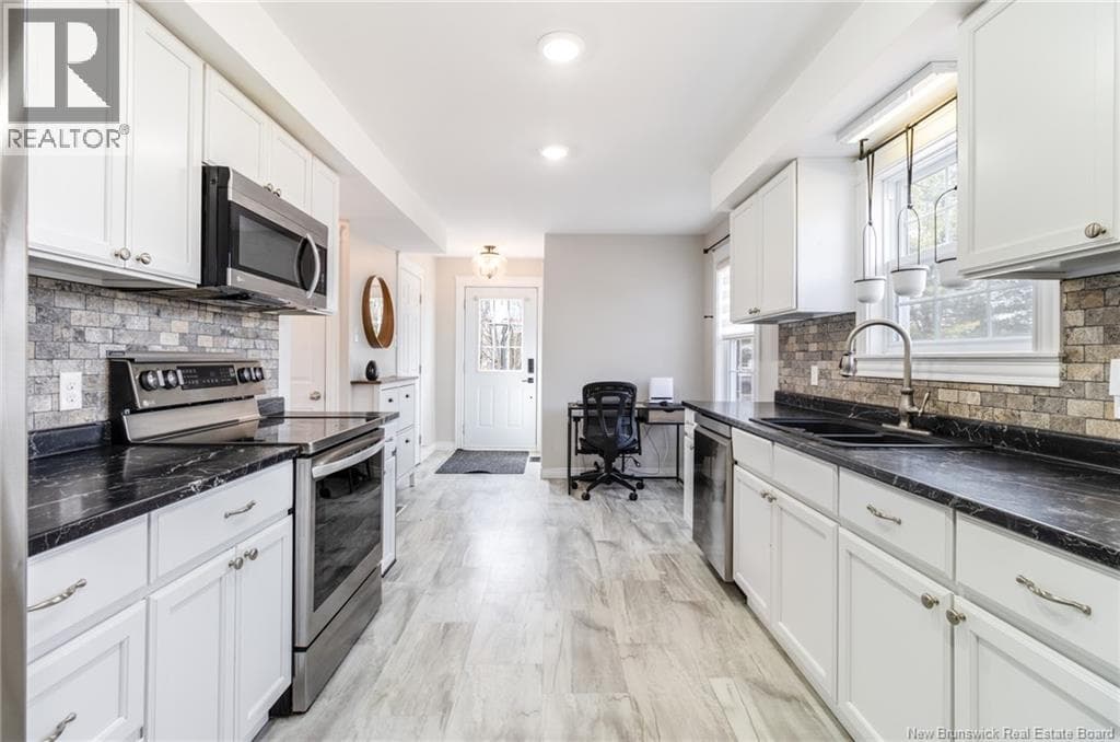 56 Alexander Drive photo 3