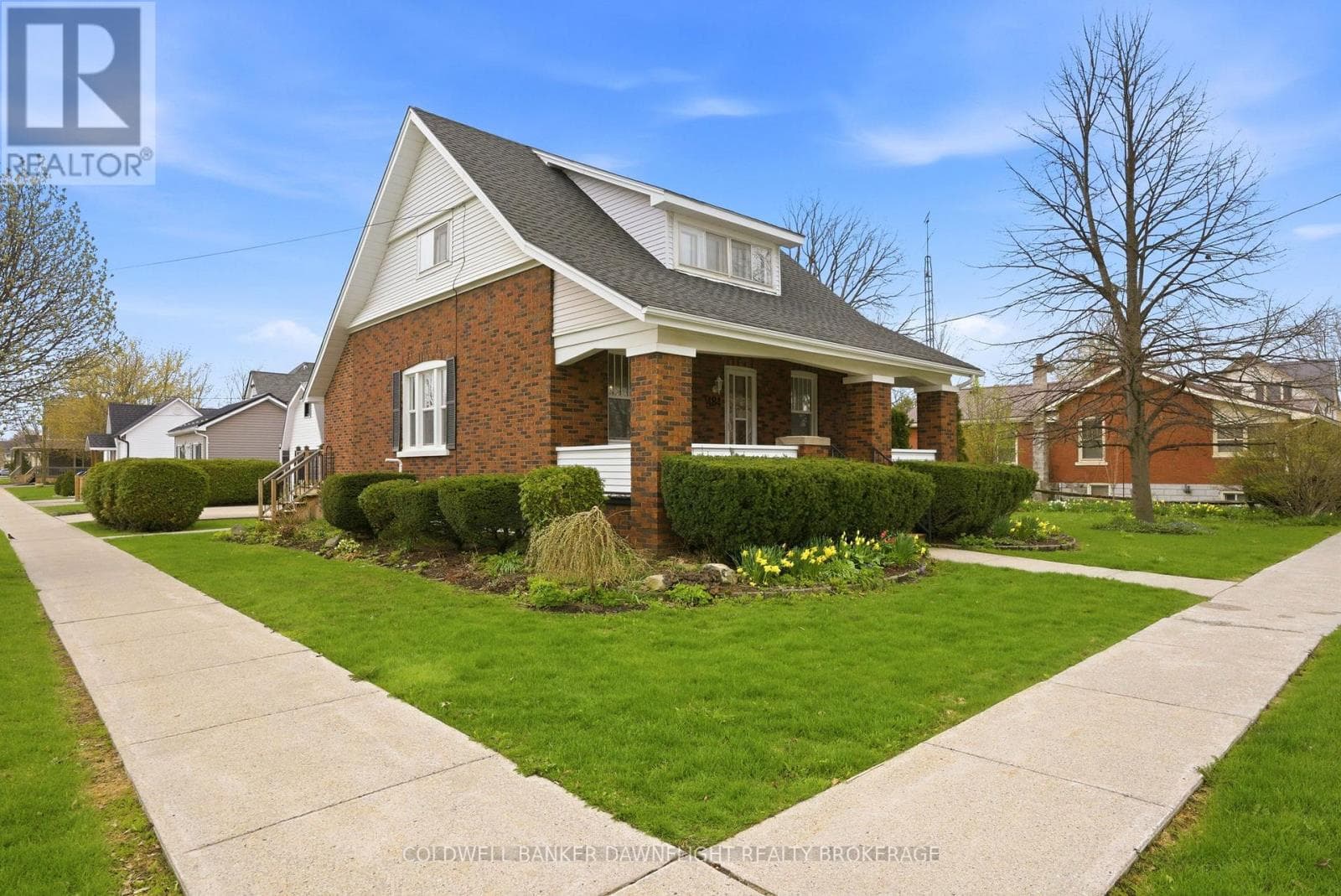 484 CARLING STREET photo 2