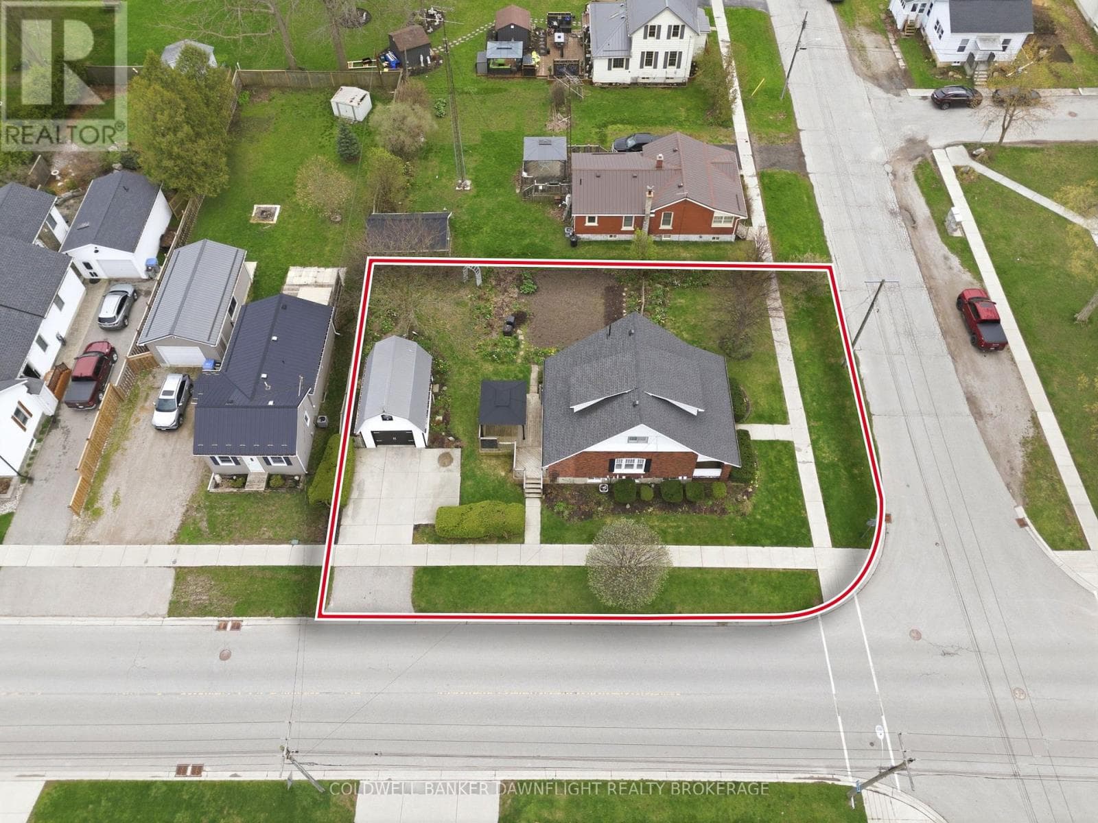 484 CARLING STREET photo 3
